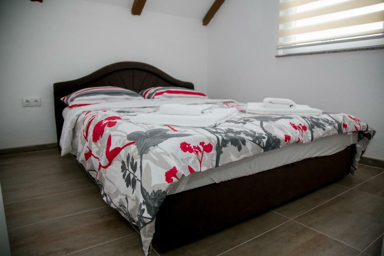 Nektar Park Villa Sara Bihać Екстериор снимка